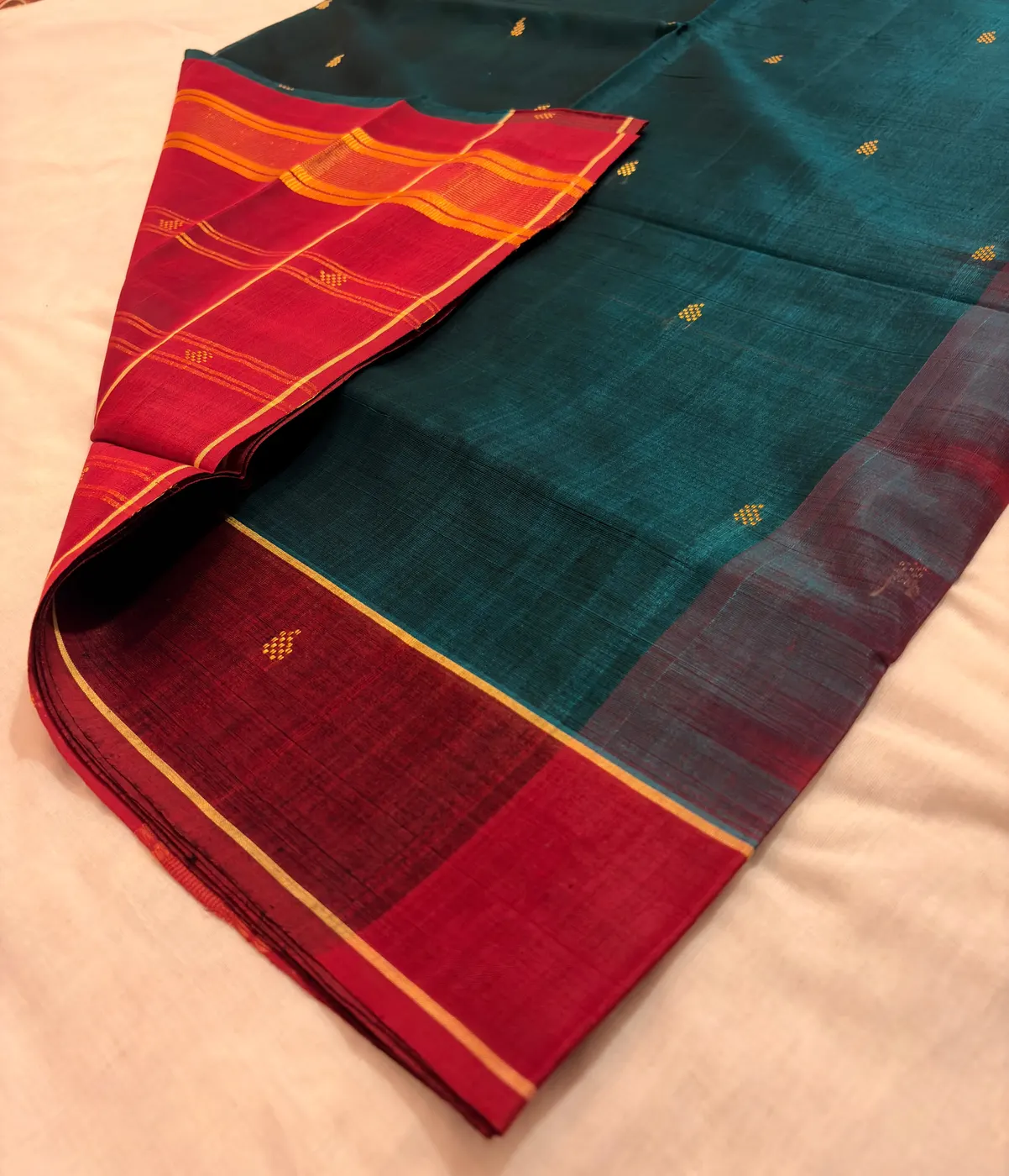 Mayil Pachai & Arakku Handloom Cotton Vegan Silk Saree — 2