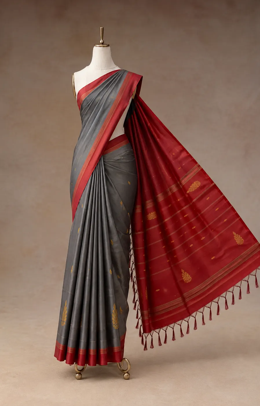 Eiyam & Kempu Handloom Vaallai Pattu Saree — 1