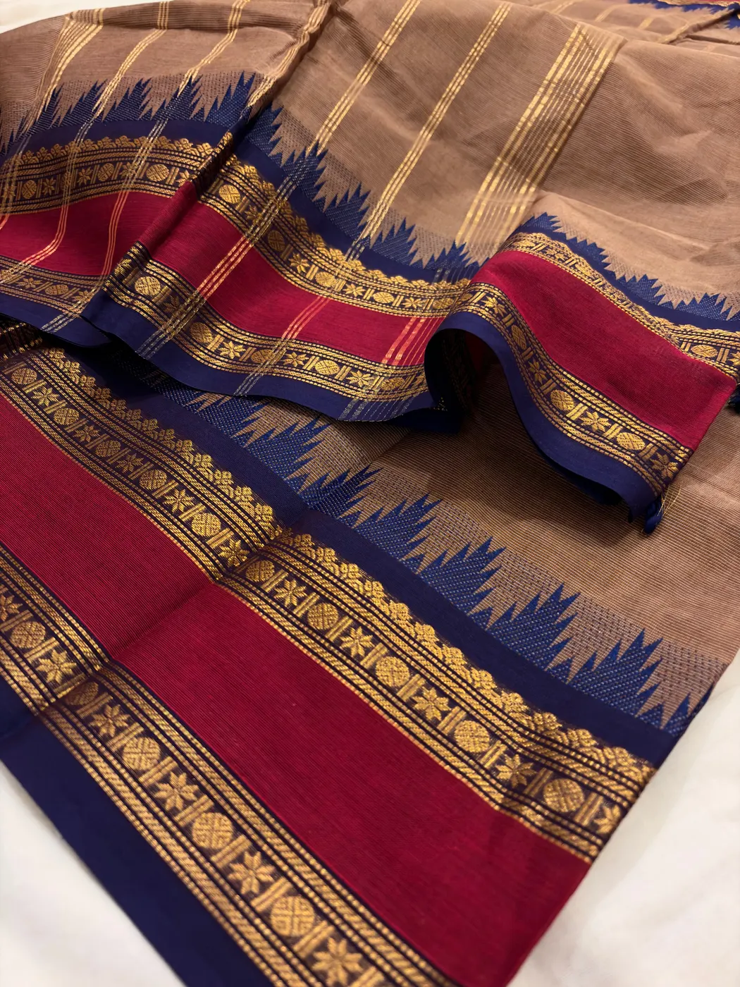 Kanchi Cotton Biscuit Saree body with Blue and Red Border — 4