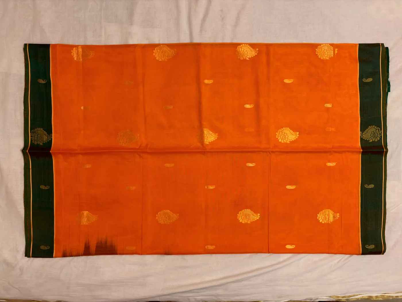 Arraicha Manjal & Karum Pachai Handloom Cotton Vegan Silk Saree — 3