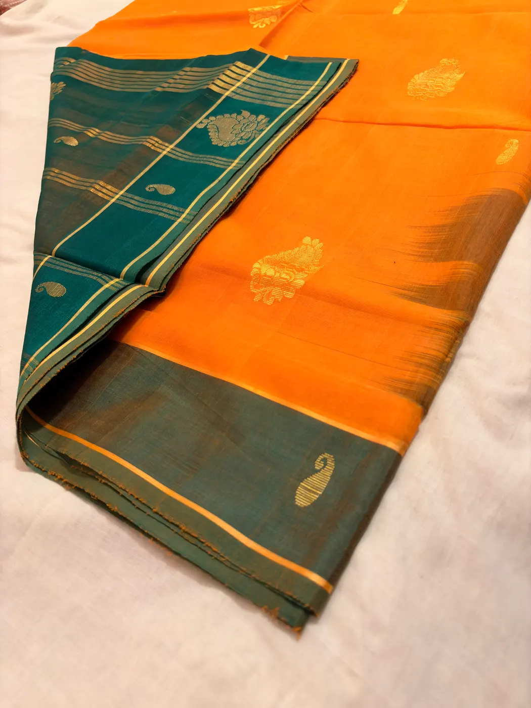 Arraicha Manjal & Karum Pachai Handloom Cotton Vegan Silk Saree — 2