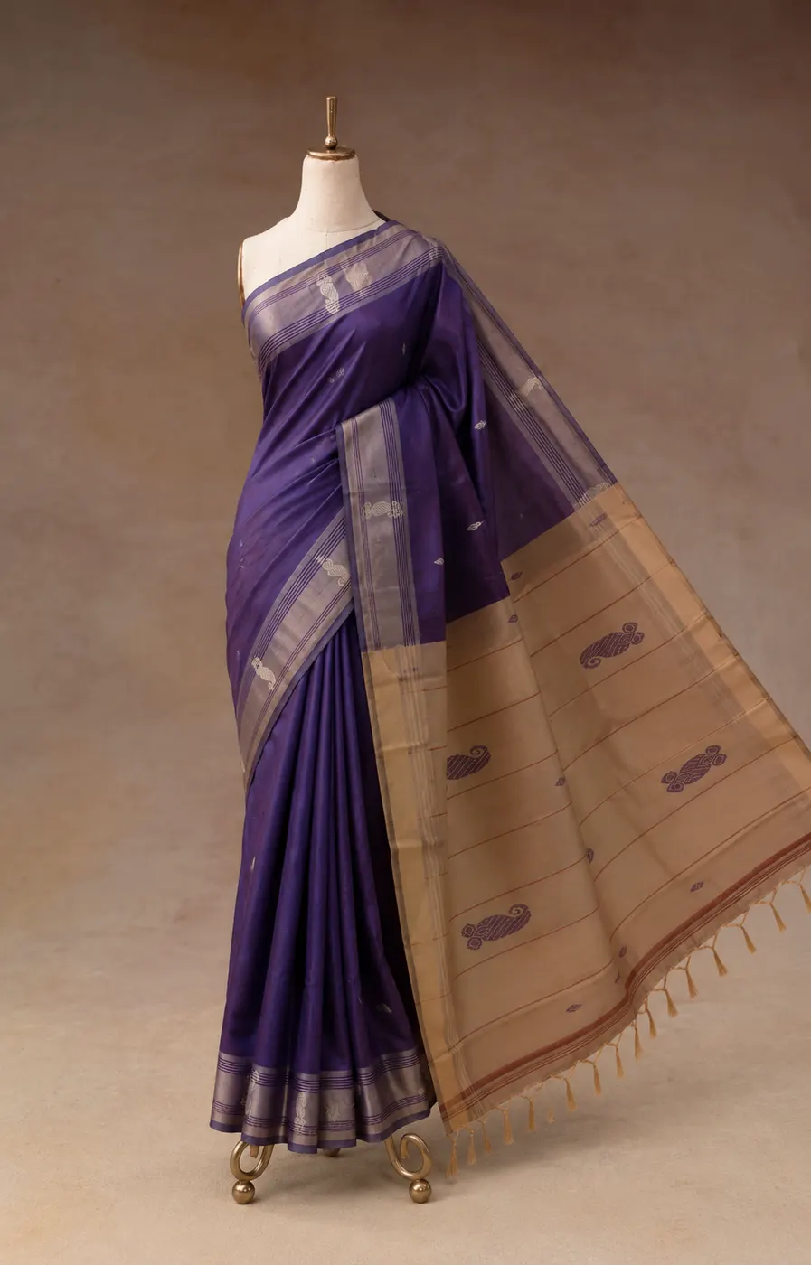 Thaen & Kathiri Poo Handloom Vaallai Pattu Saree — 1